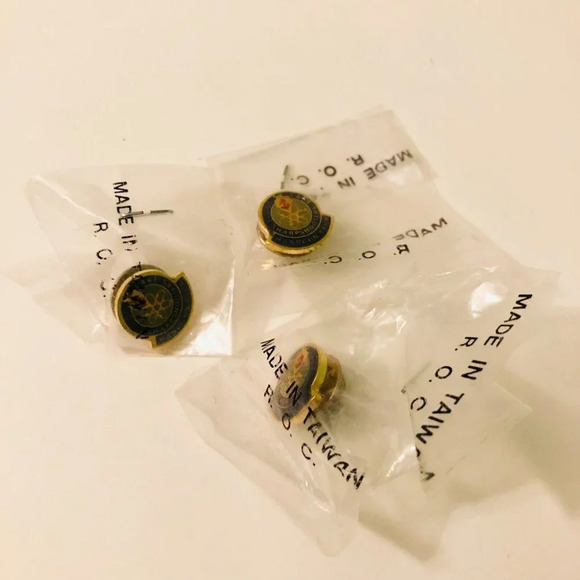 Assorted Lot of 13 Elliot Lake Pins Canadian Canada - Picture 6 of 16